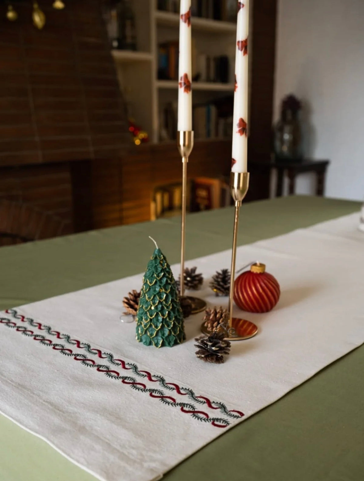 Christmas Garland table runner