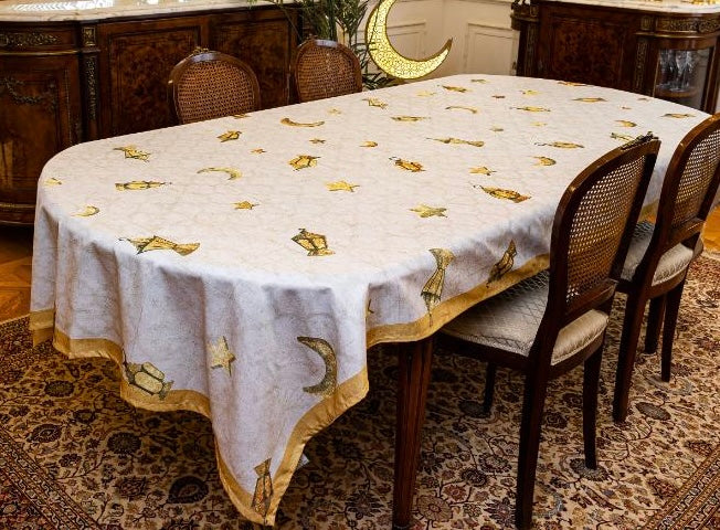 Golden lantern table cover