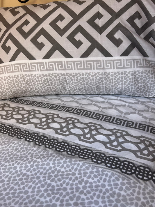 Gray geometric beds sheet set