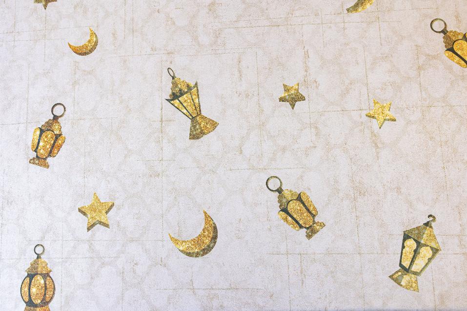 Golden lantern table cover
