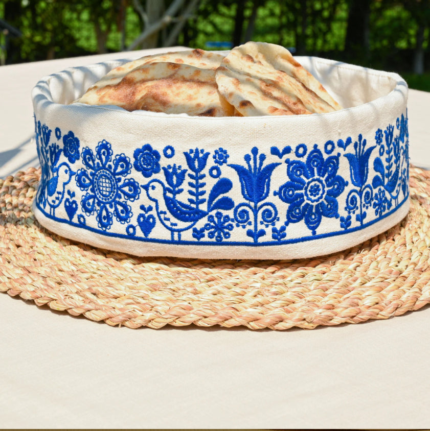 Sandi bread basket