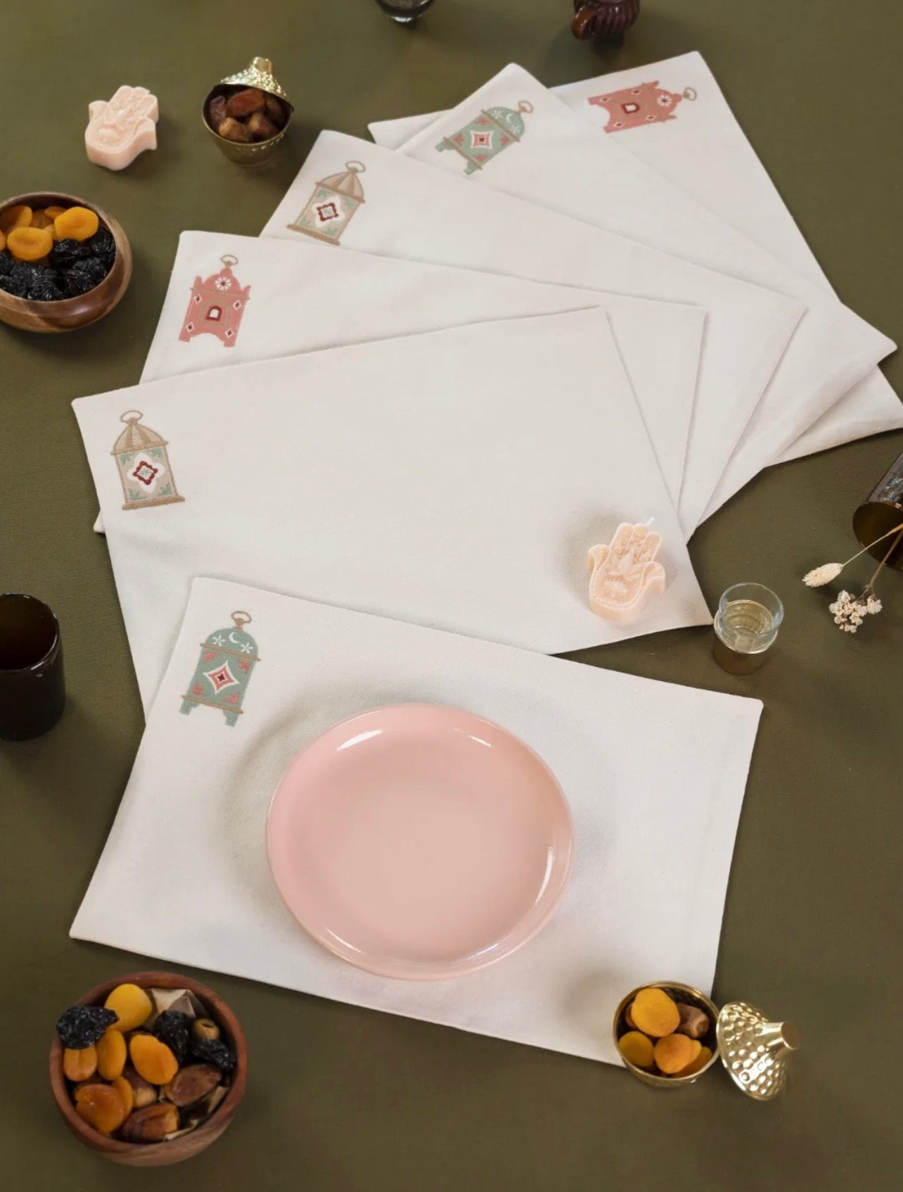 Pastel lantern placemats set