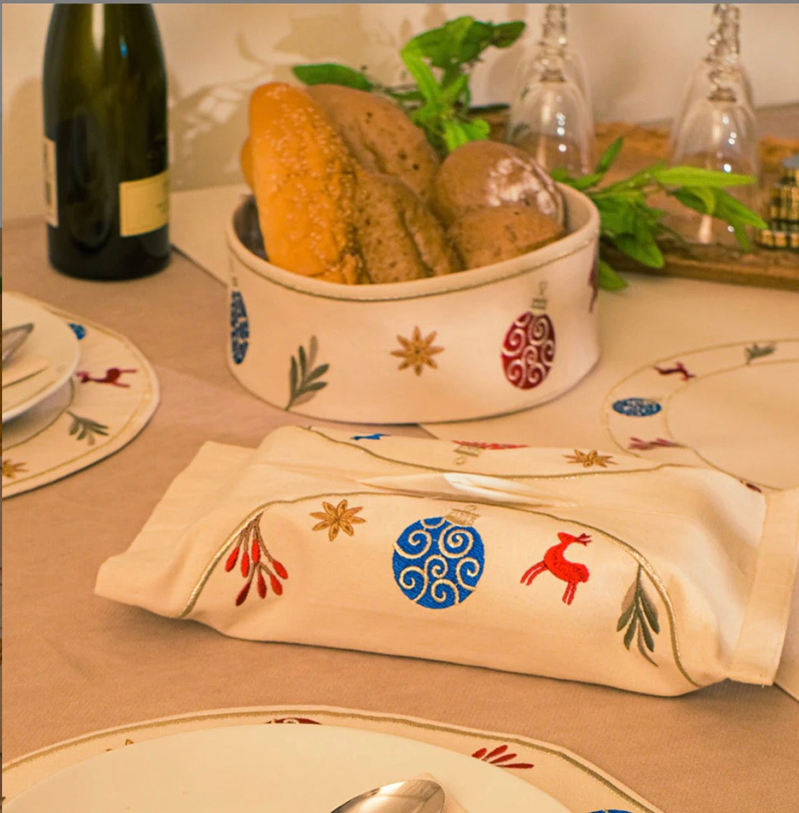 Festive ornaments bread basket
