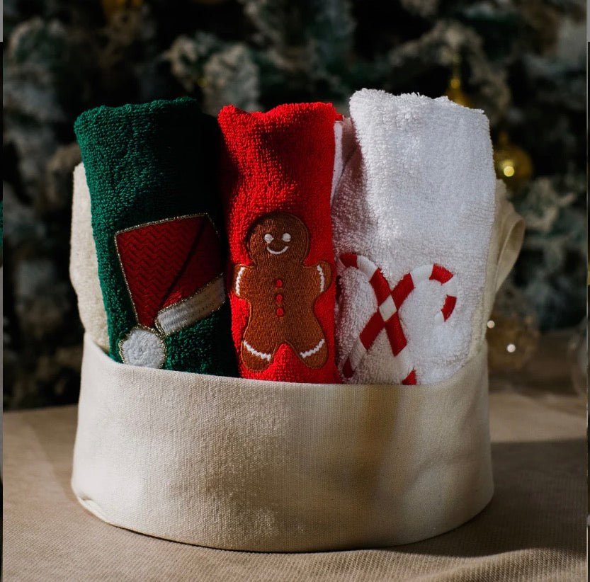 Holiday cheers guest towels