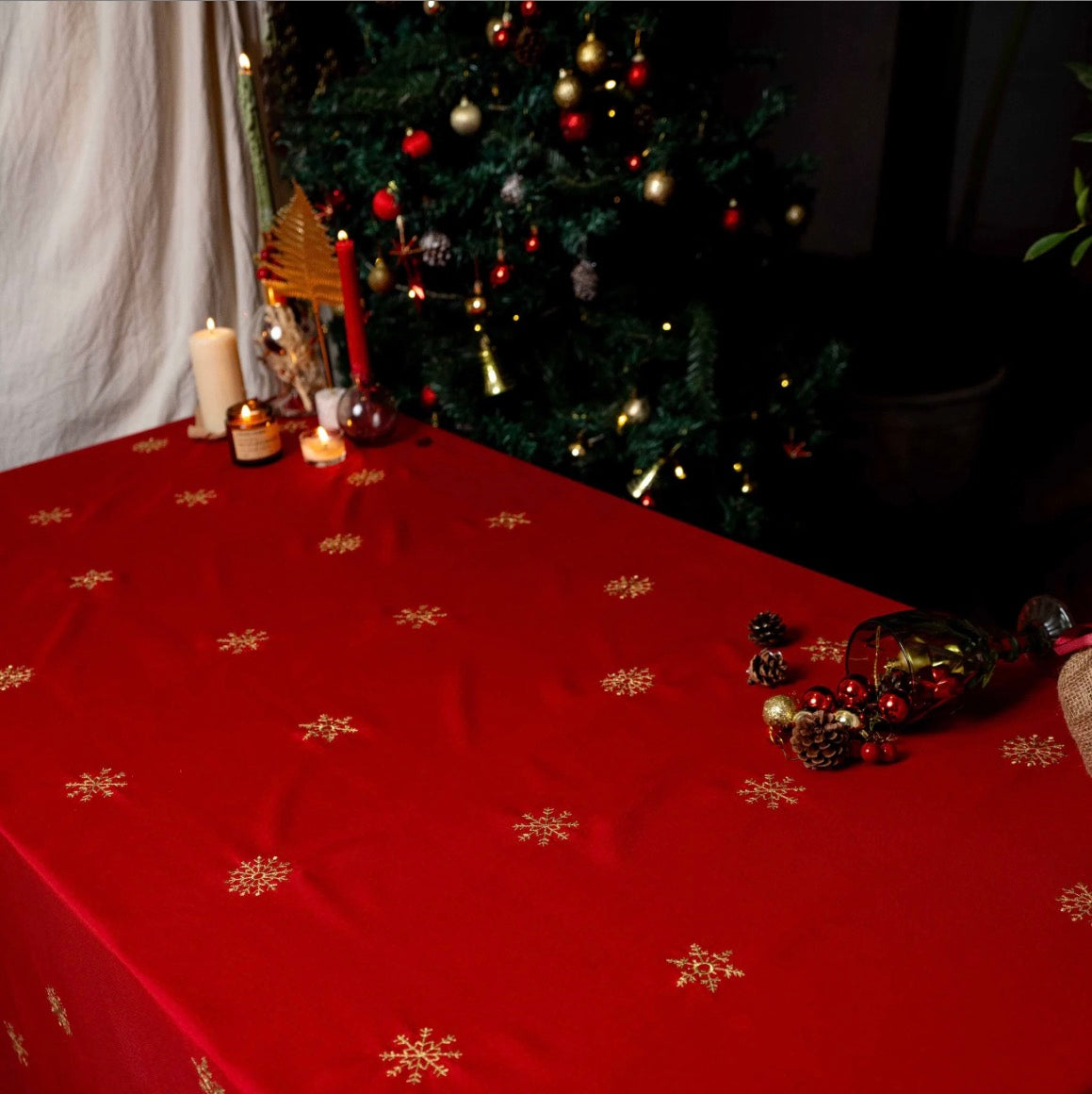 Snowflake tablecloth