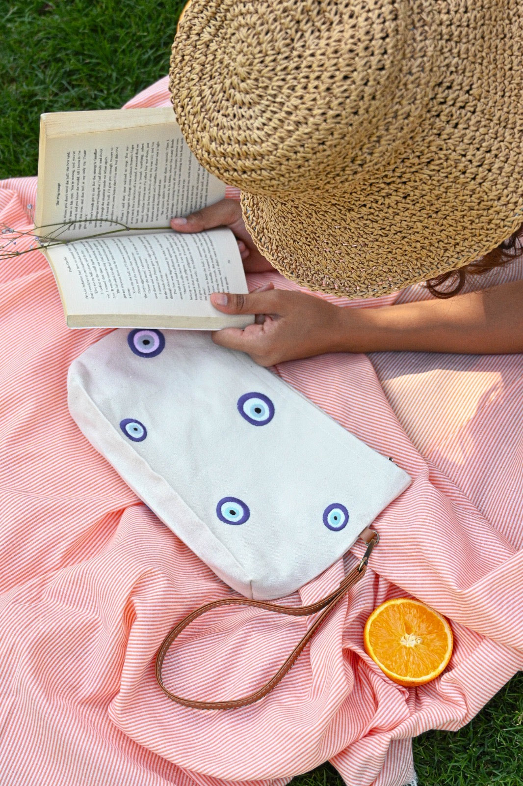 Blue eye Pouch