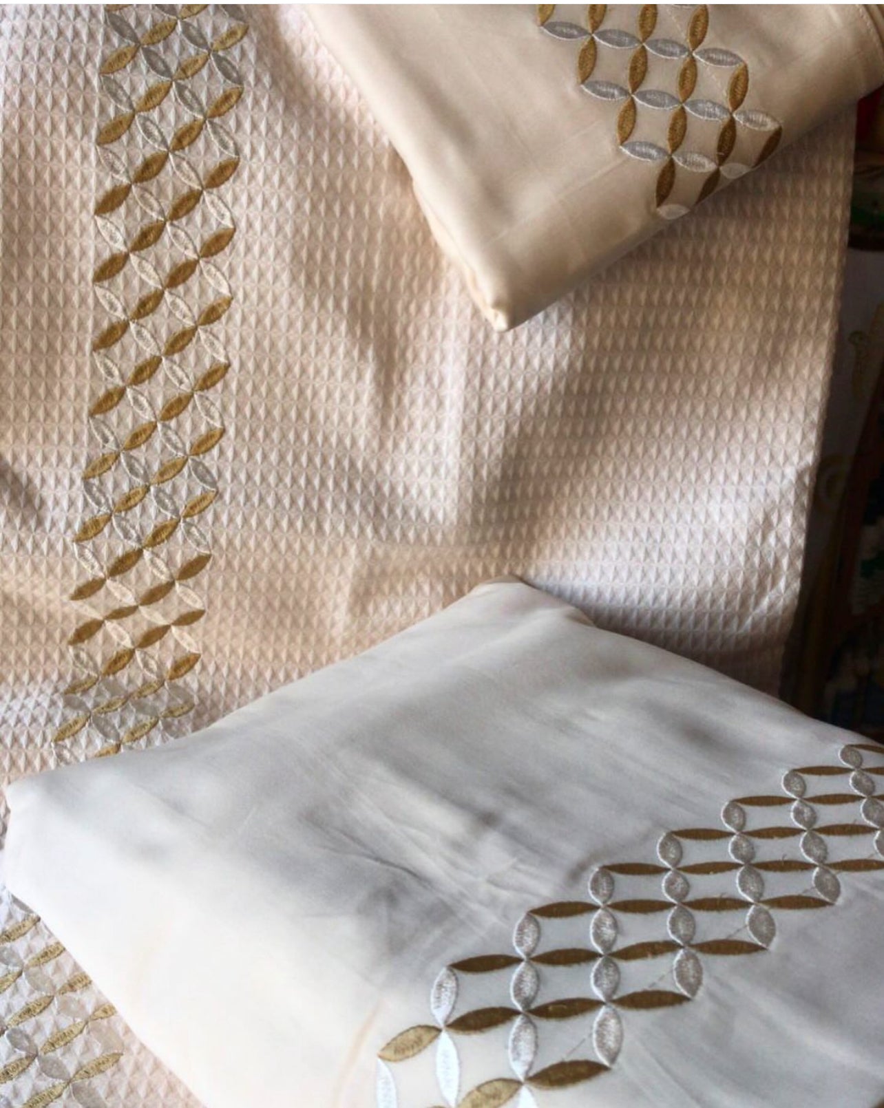 Chain bed sheet set
