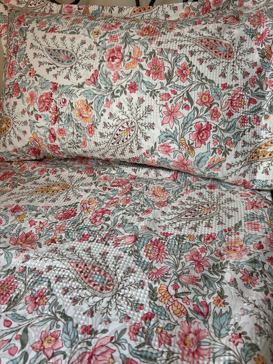 Flower paisley printed coverta
