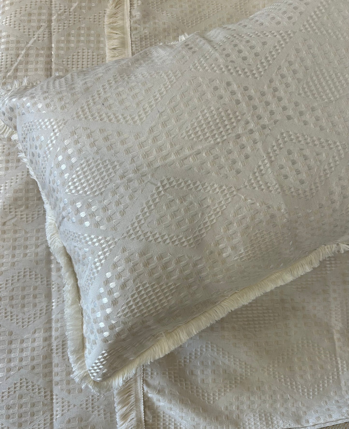 Diamond damask bed covers