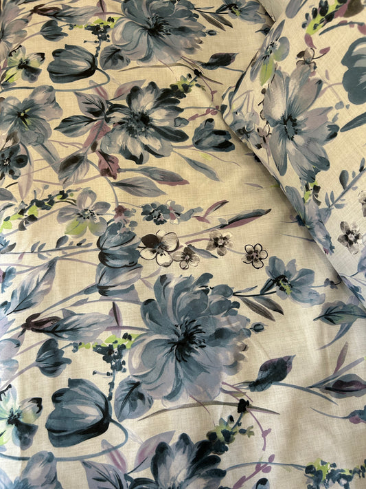 Unlike flower field printed bed sheet set