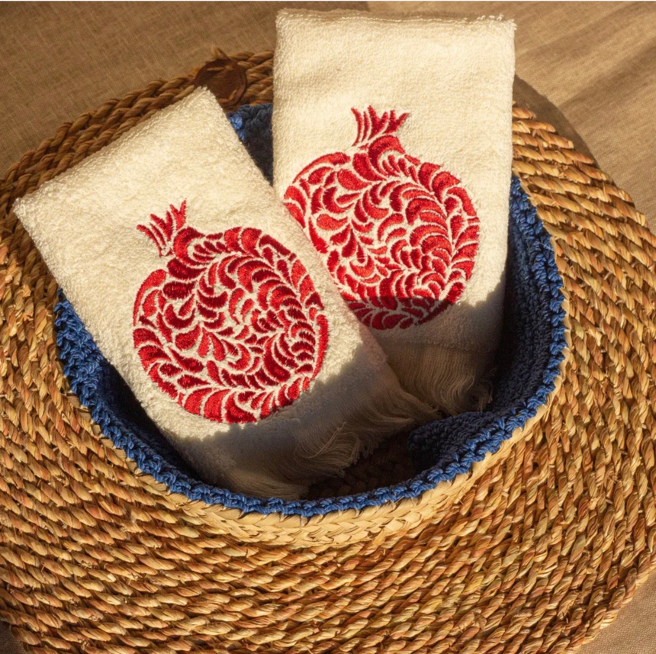Classic Pomegranate guest towels