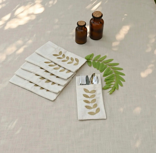 Circular leaves cutlery pockets