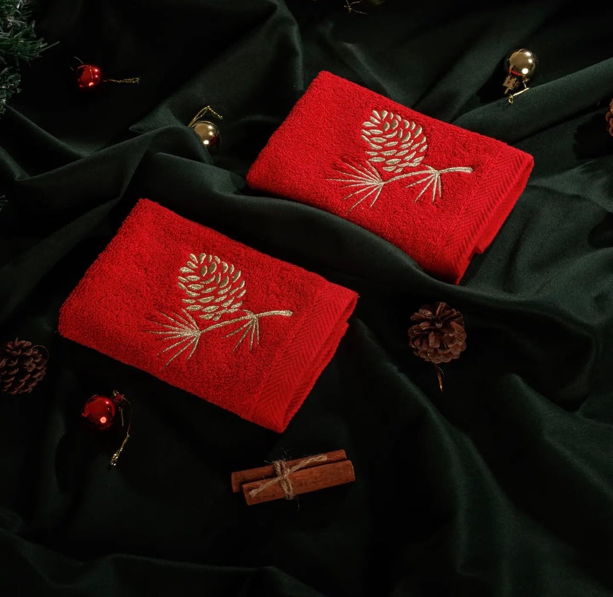 Pine cone guest towels
