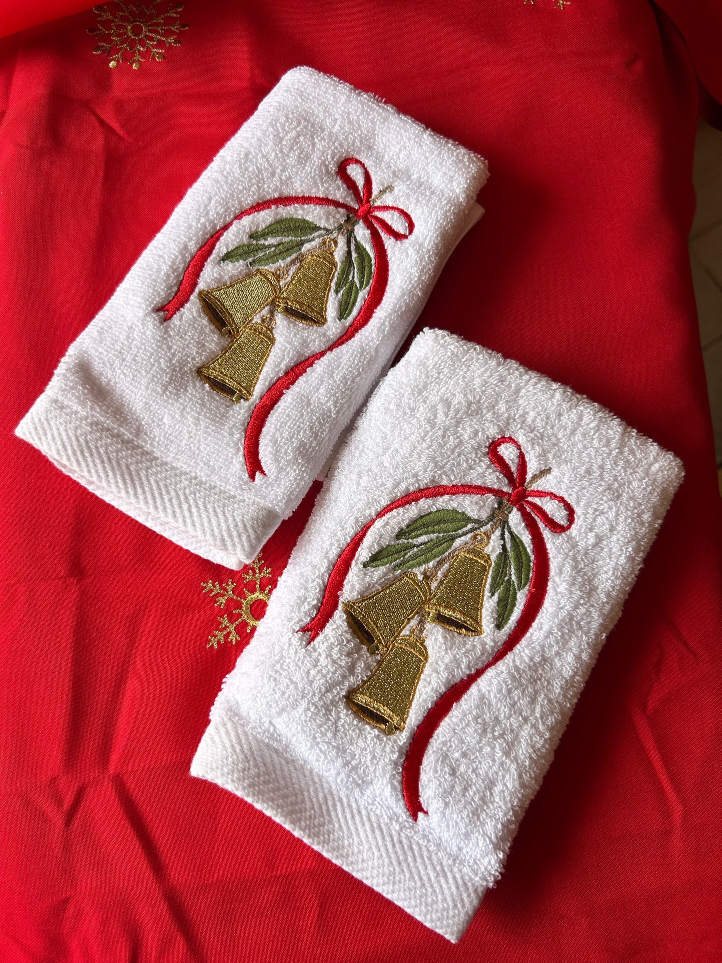 Jingle bells guest towels