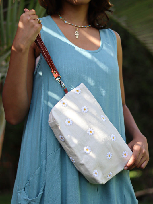Daisy flower pouch