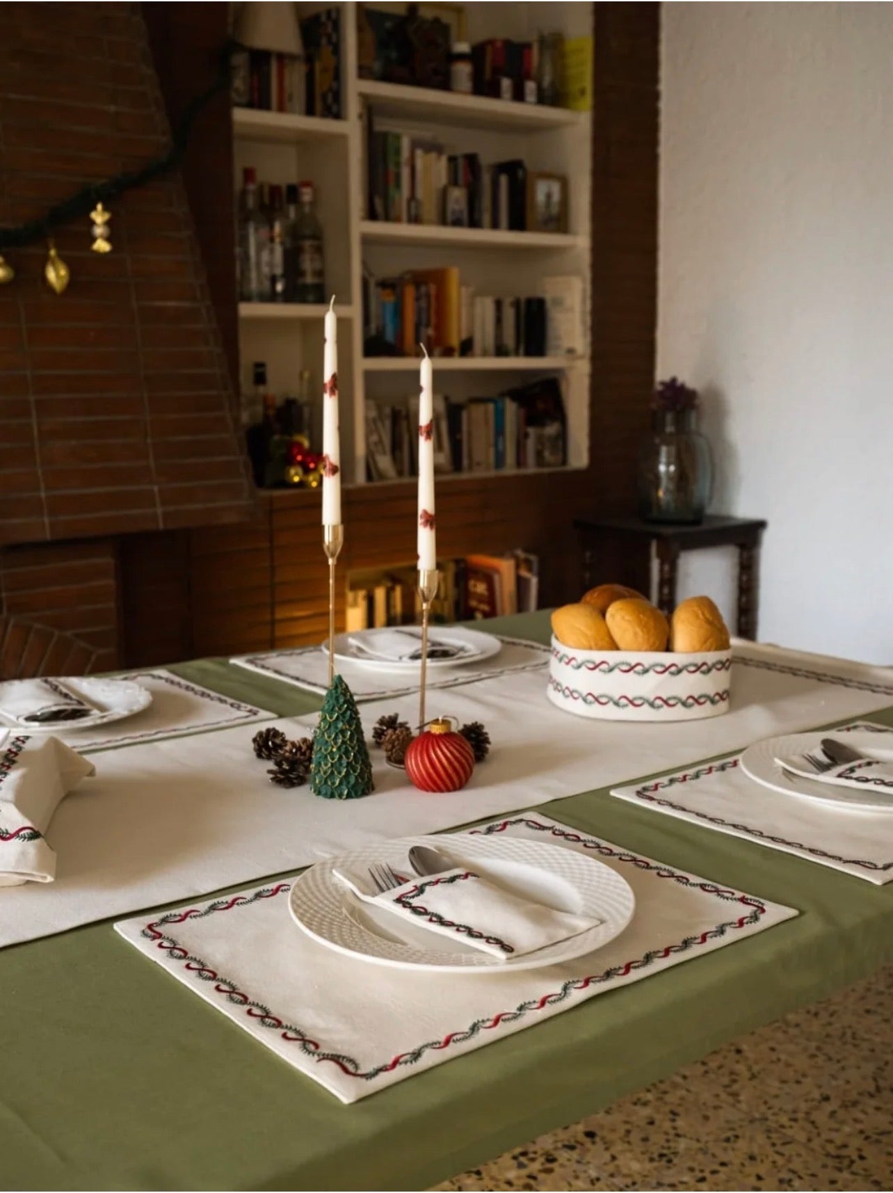 Christmas Garland table runner