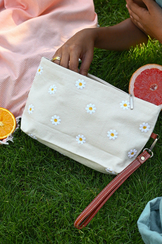 Daisy flower pouch