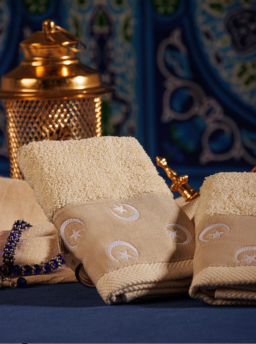 Holly crescent linen towels