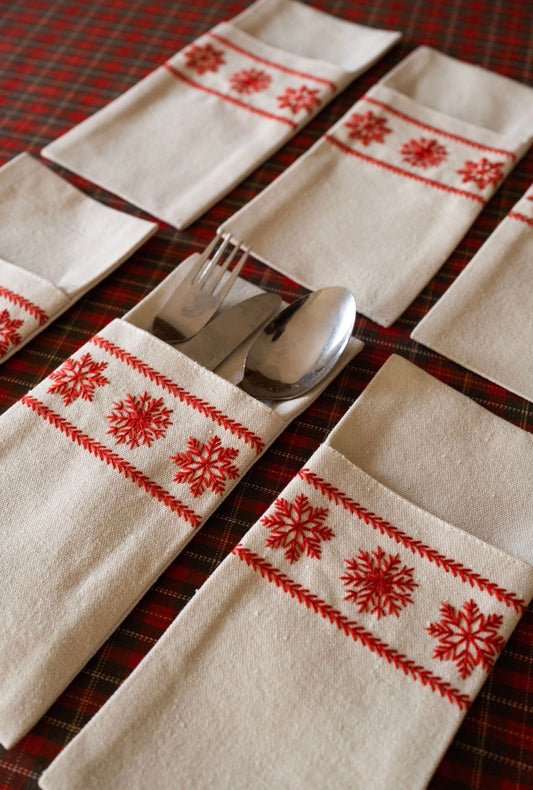 Snowfall utensils pockets