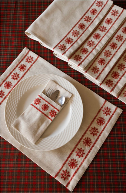 Snowfall utensils pockets