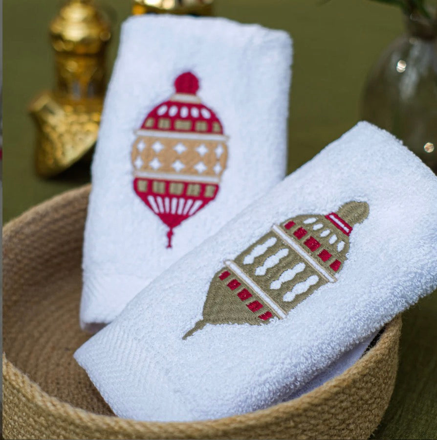 Earthy lantern guest towels