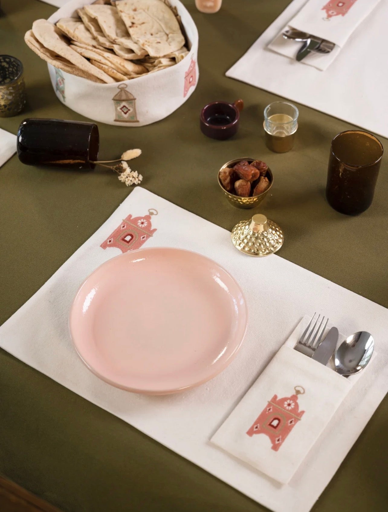 Pastel lantern placemats set