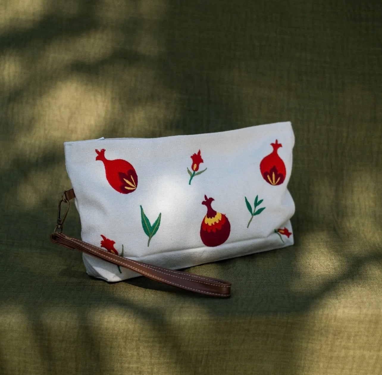 Pomegranate breeze pouch