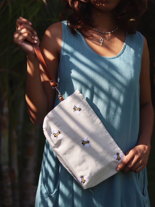 Bee pouch