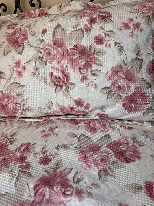 Red flower printed coverta