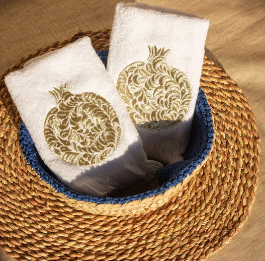 Classic Pomegranate guest towels