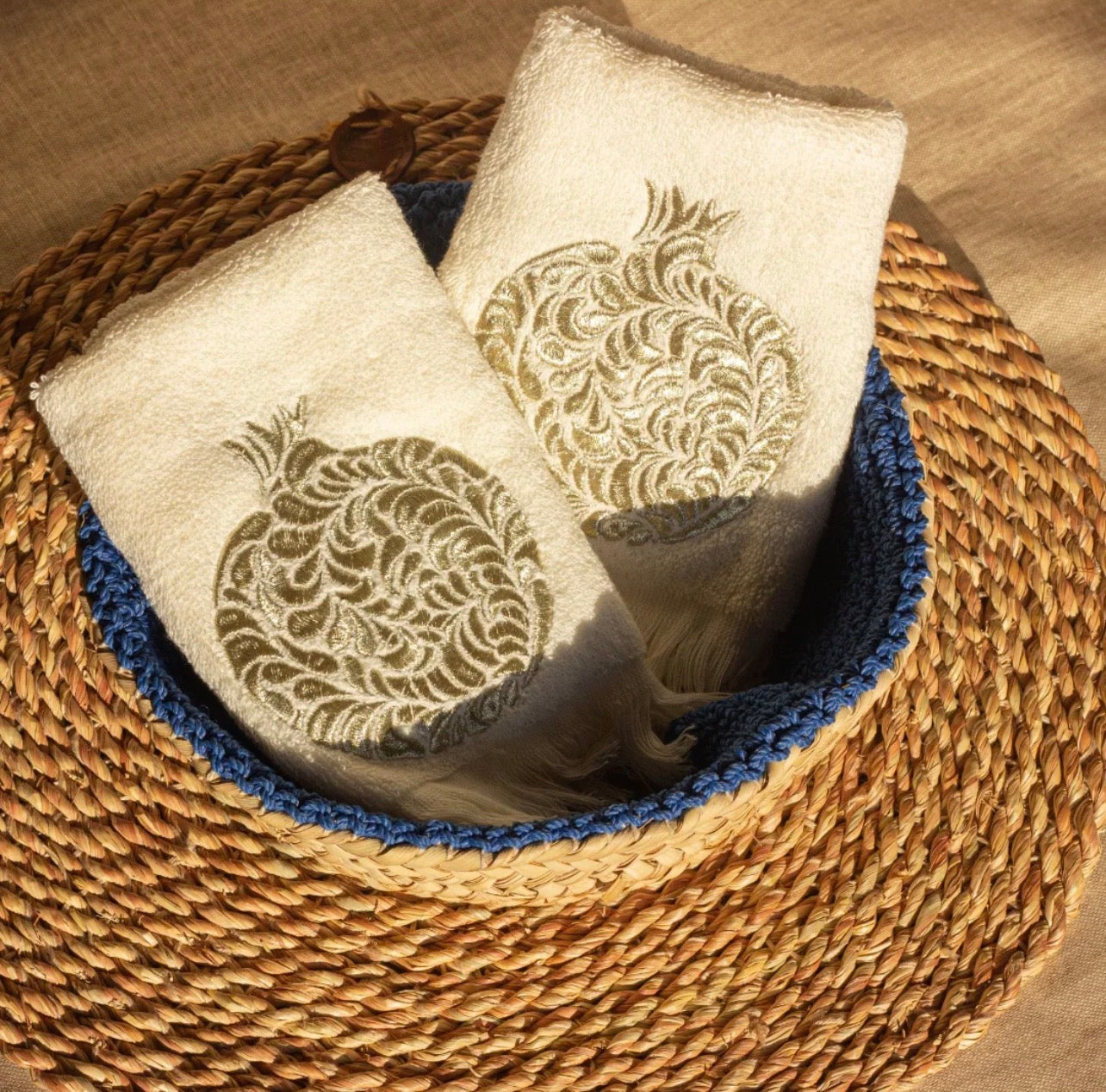 Classic Pomegranate guest towels