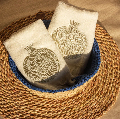 Classic Pomegranate guest towels