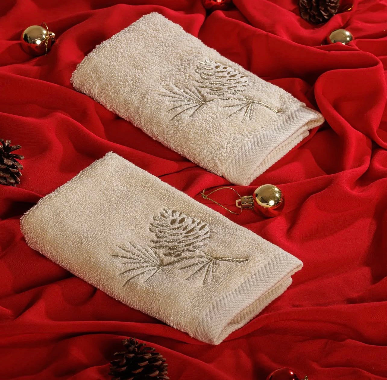 Pine cone guest towels