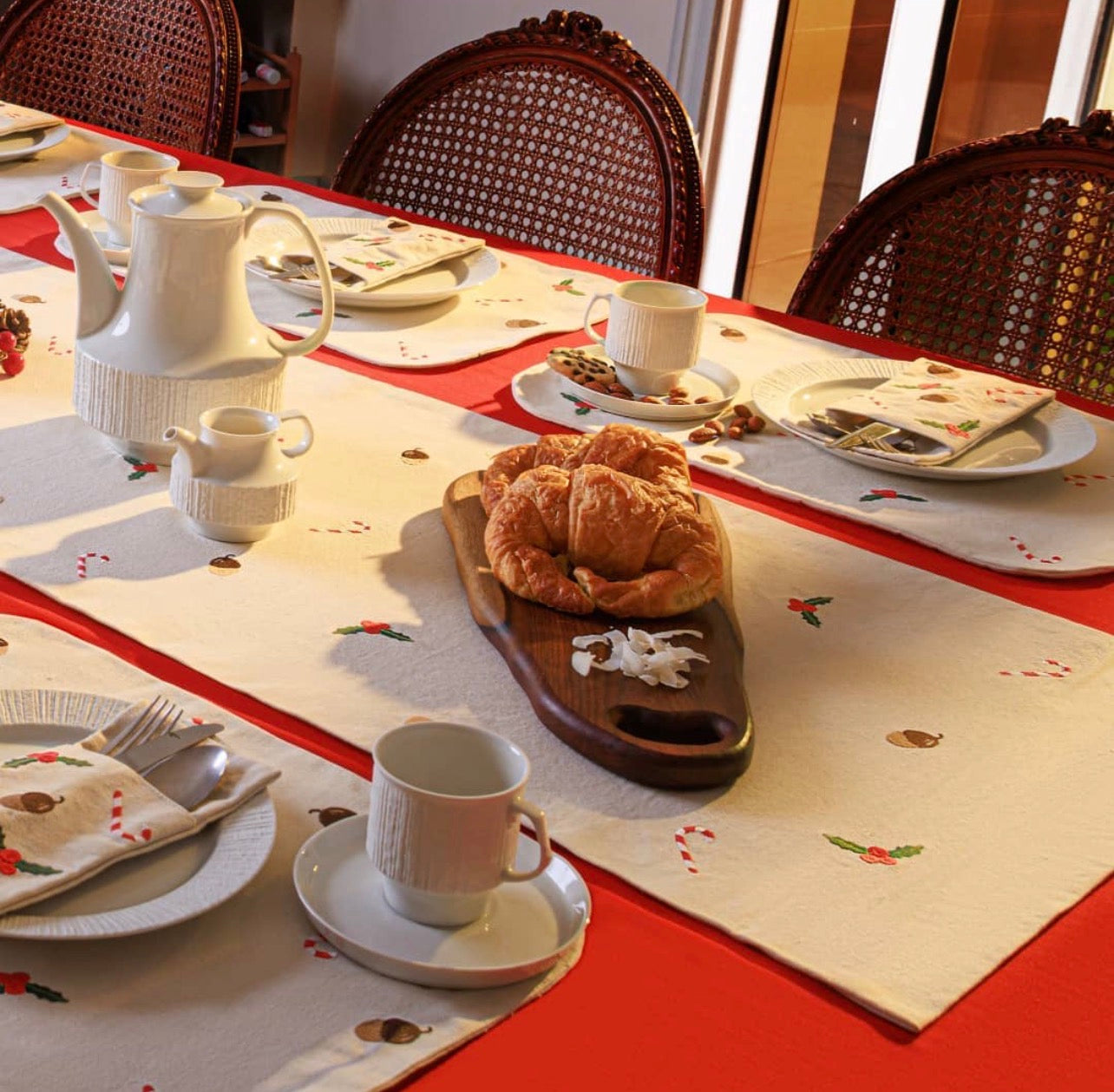 Tis The Season table runner