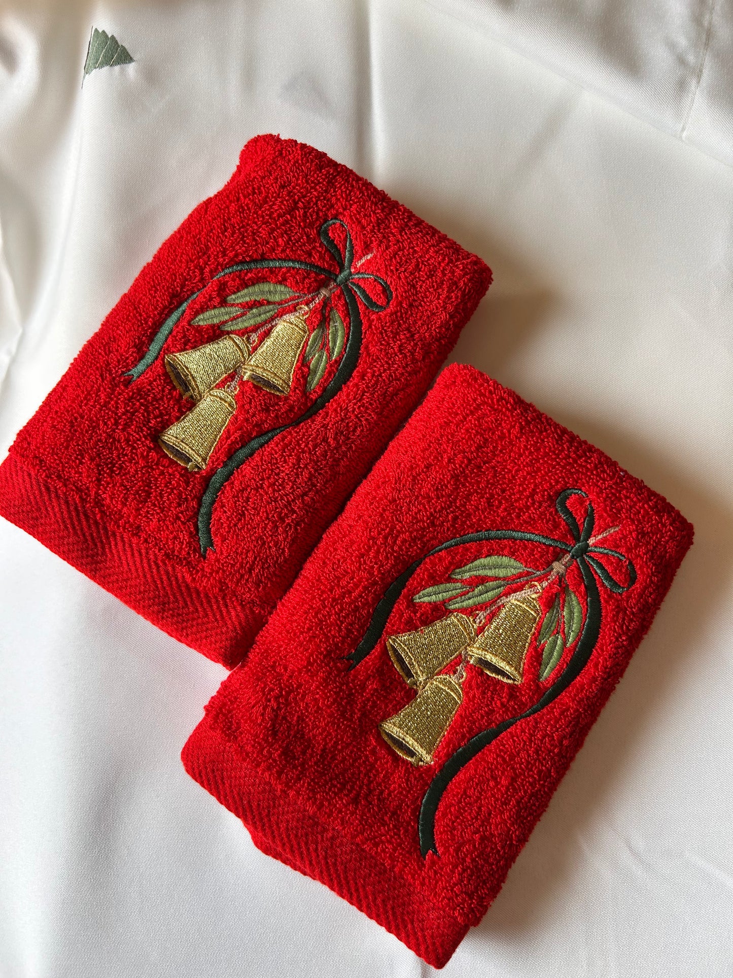 Jingle bells guest towels