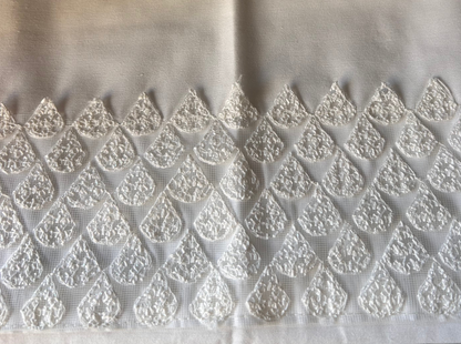 Teardrop lace bed sheet set