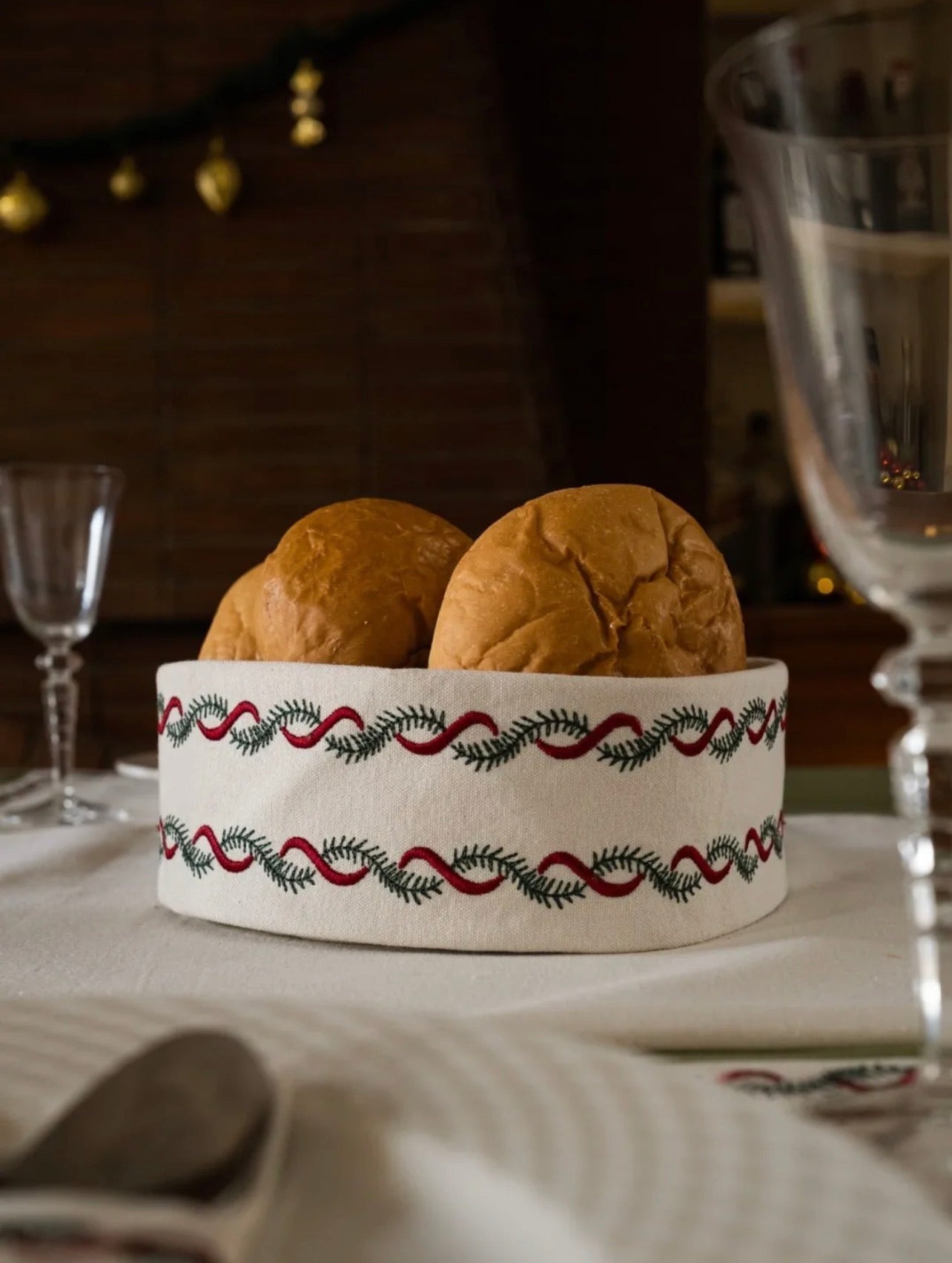 Christmas Garland bred basket