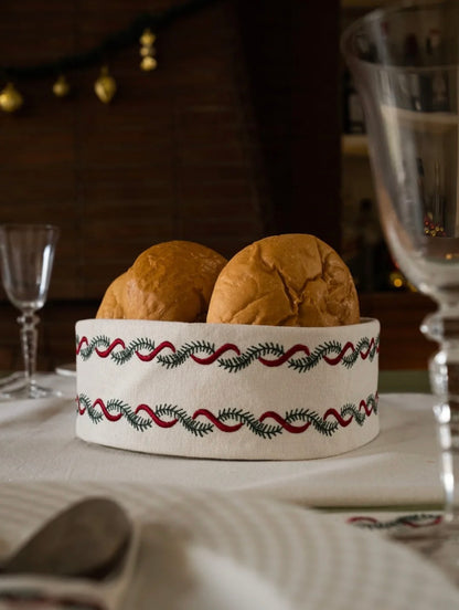 Christmas Garland bred basket